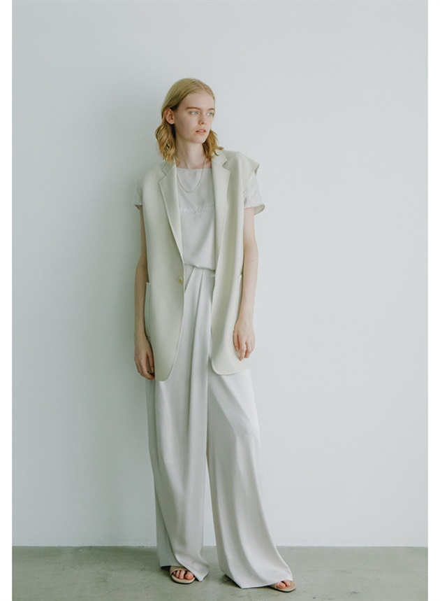 スリーブレスリバージャケット