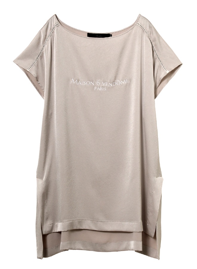 ロゴ刺繍プルオーバー