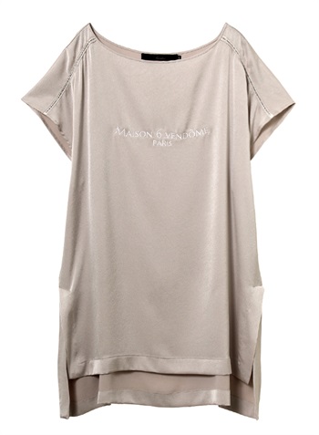 ロゴ刺繍プルオーバー