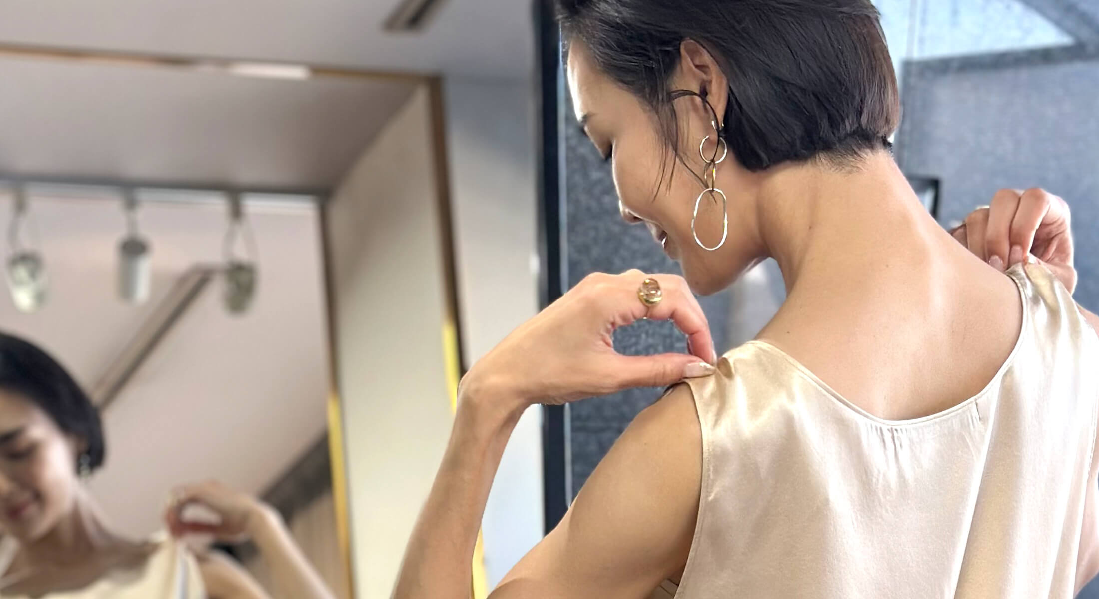 小林有里さん Rawtusコラボ商品 セットアップのサンプル確認のイメージカット